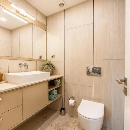 Seasons Boutique Terrace & Pool Apartman