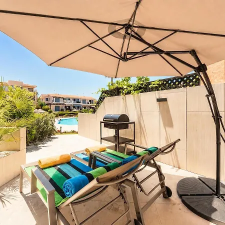 Seasons Boutique Terrace & Pool Apartman
