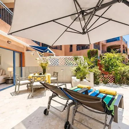 Seasons Boutique Terrace & Pool Apartman *